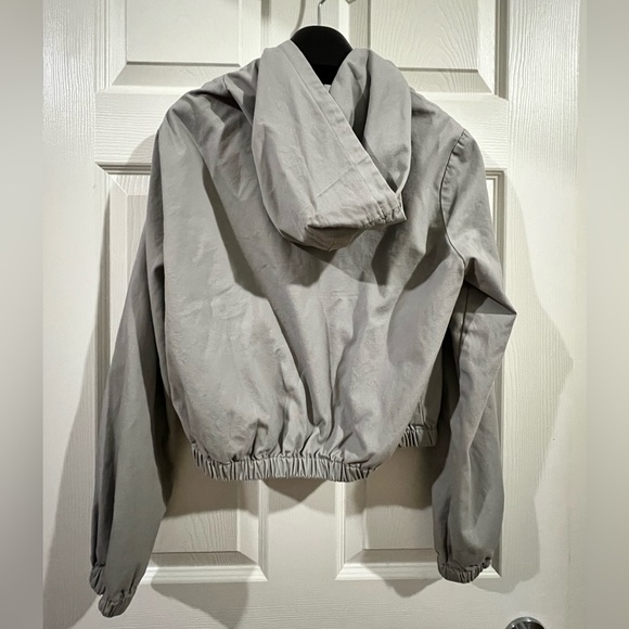 Activewear - Forever 21 Grey Cropped Sweater - Picture 2 of 3